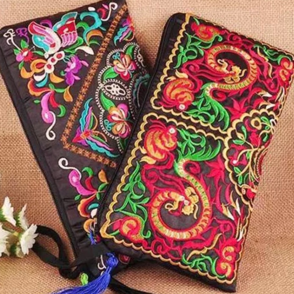 Embroidered hand bag